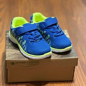 Toddler boys sneakers size 8